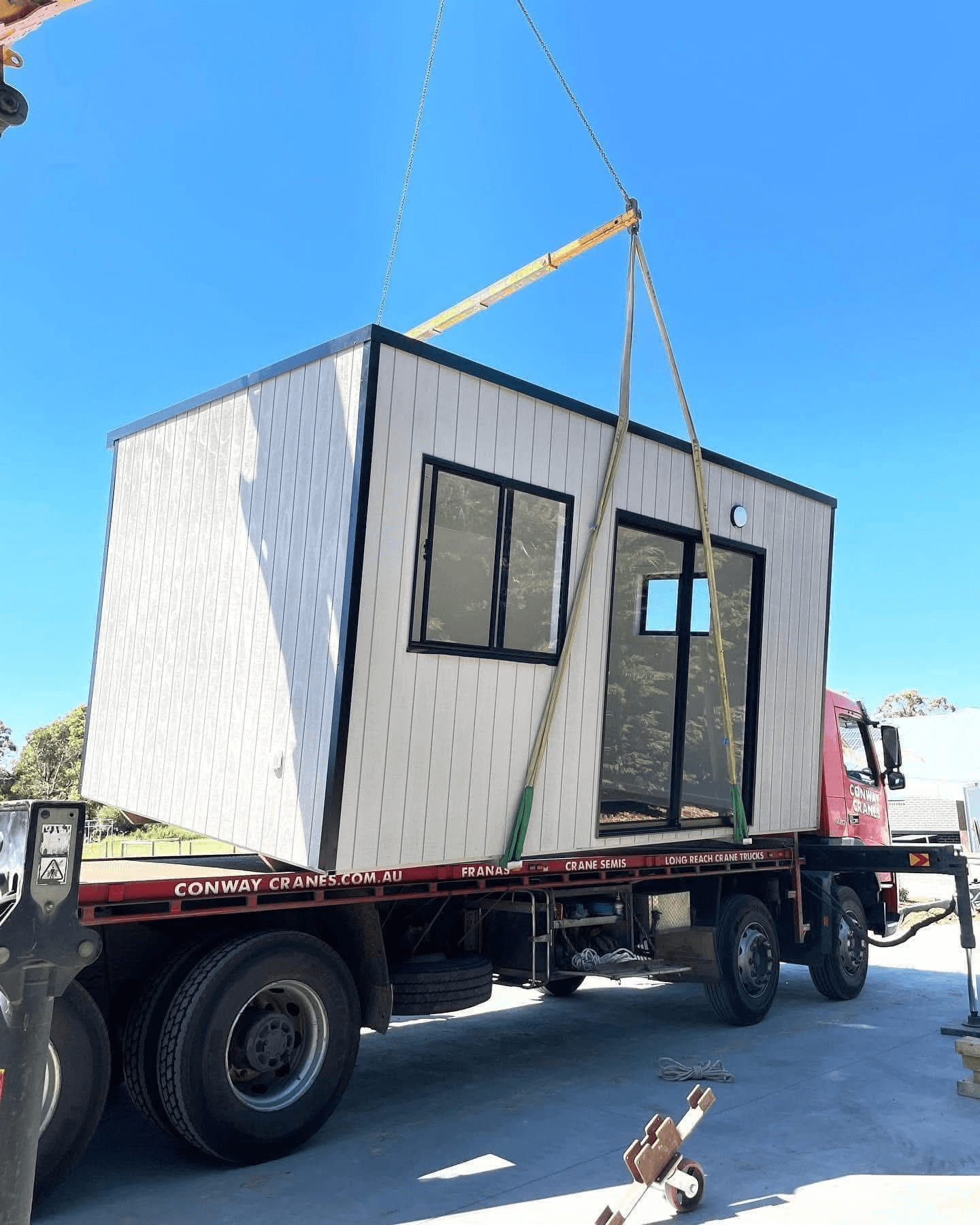 Prefab modular home crane installation and delivery
